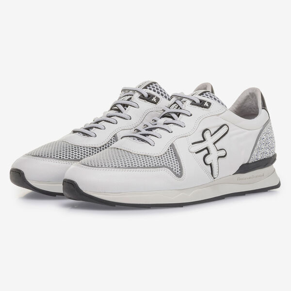 Witte su&egrave;de sneaker