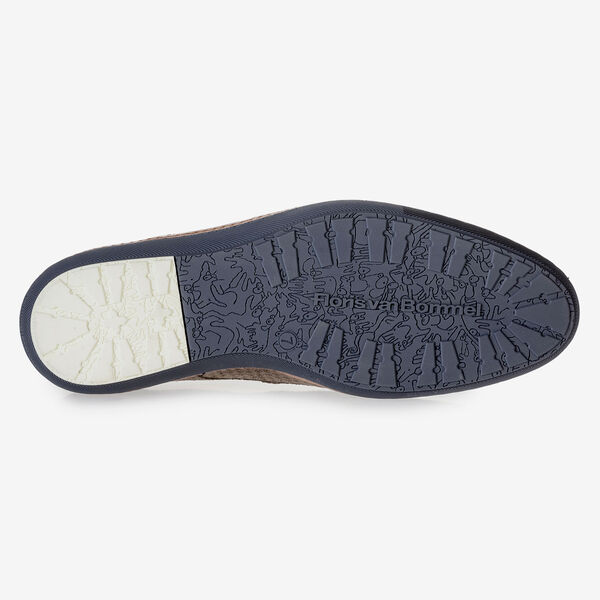 Taupe-coloured suede leather lace shoe with print