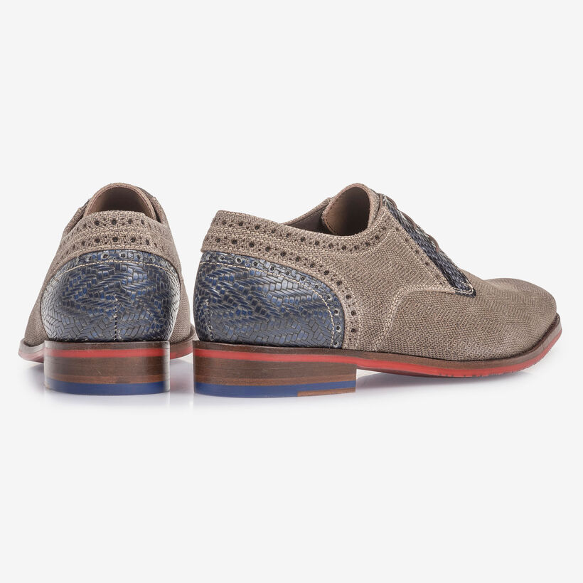 Beige su&egrave;de veterschoen met blauwe print