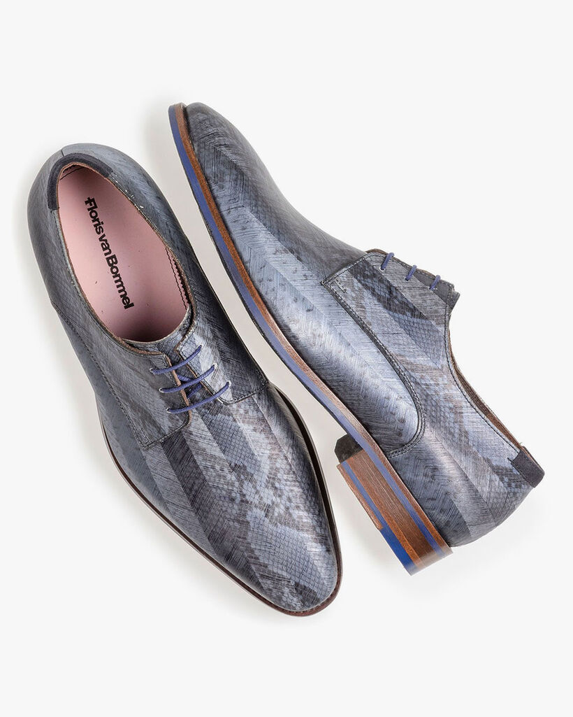 Blue lace shoe with snake print