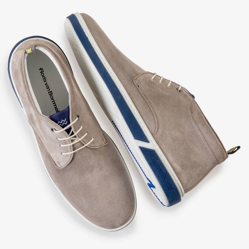 Taupe-coloured suede leather lace boot with print