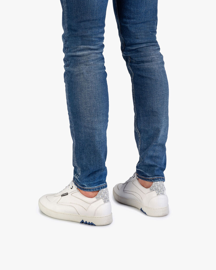 White calf leather sneake