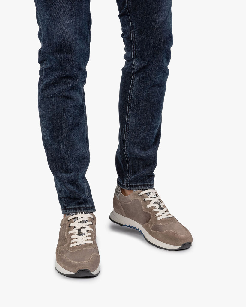 Su&egrave;de sneaker taupe