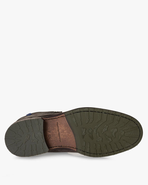 Gevoerde veterboot su&egrave;de bruin