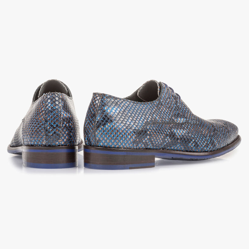 Blauwe veterschoen met snakeprint