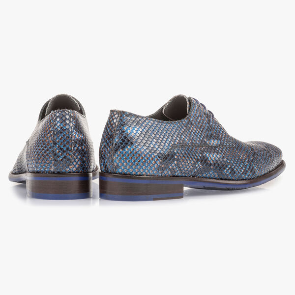 Blauwe veterschoen met snakeprint