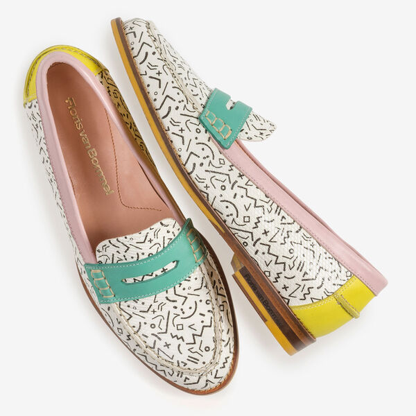 Witte leren loafer met zwarte print