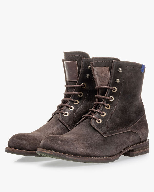 Gevoerde veterboot su&egrave;de bruin