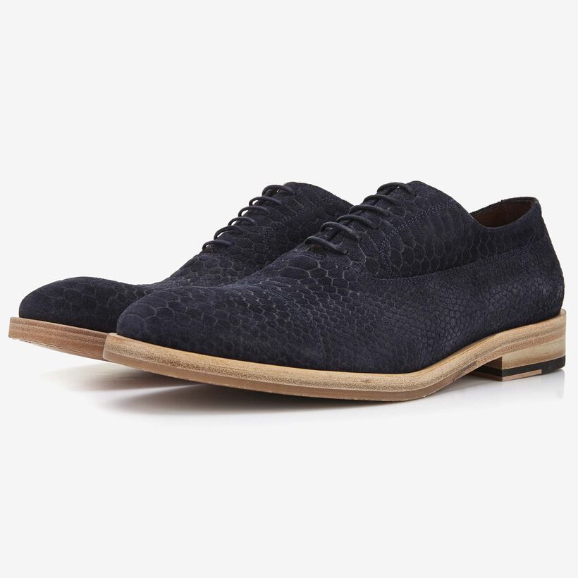 Floris van Bommel heren veterschoen in donkerblauw suède met snakeprint