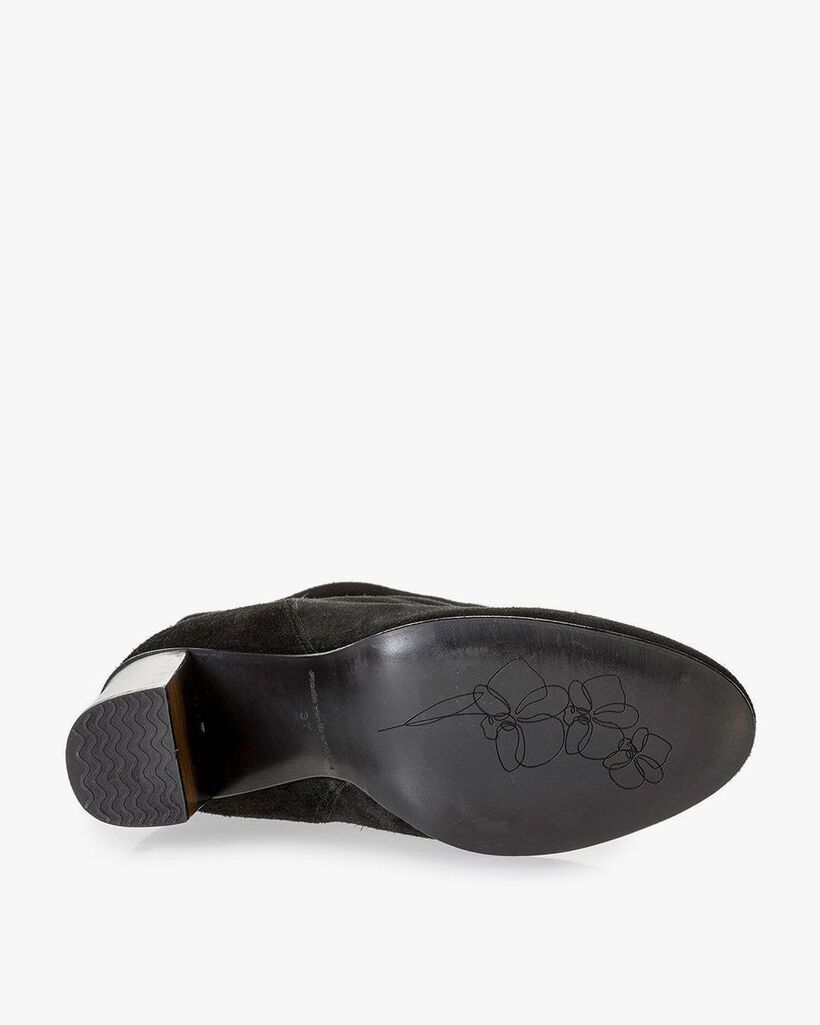 Black suede leather boots