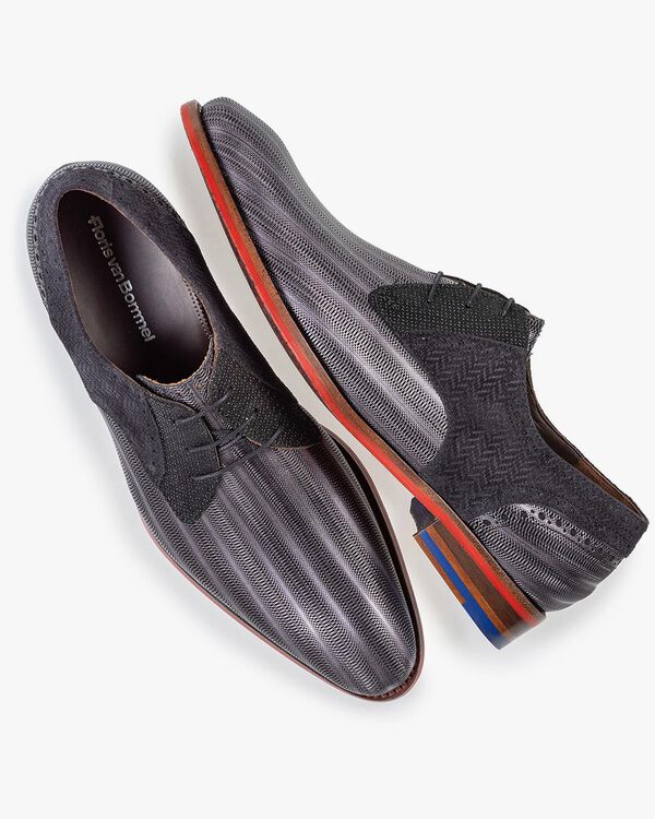 Lace shoe metallic black