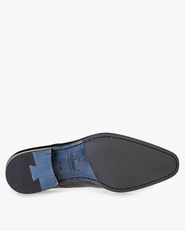 Black calf leather lace shoe