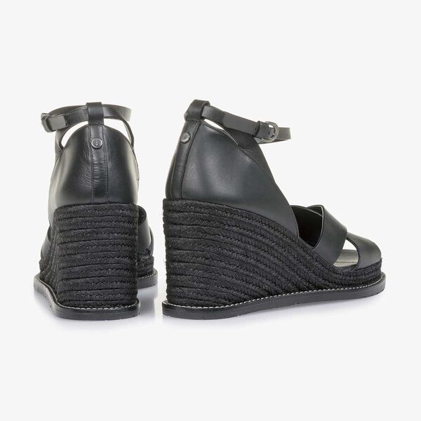 Zwarte sandaal met sleehak