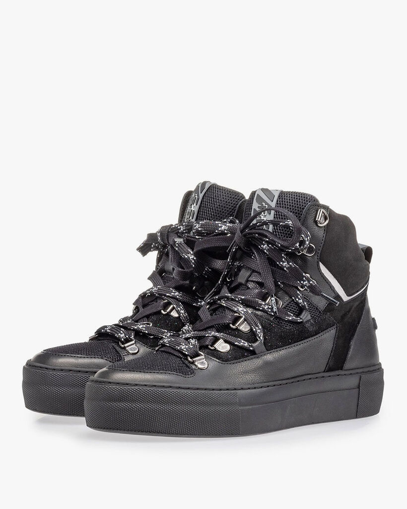 Mid-high sneaker black leather