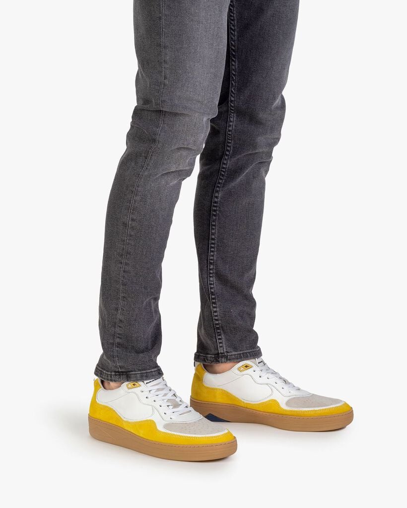 Sneaker su&egrave;de geel