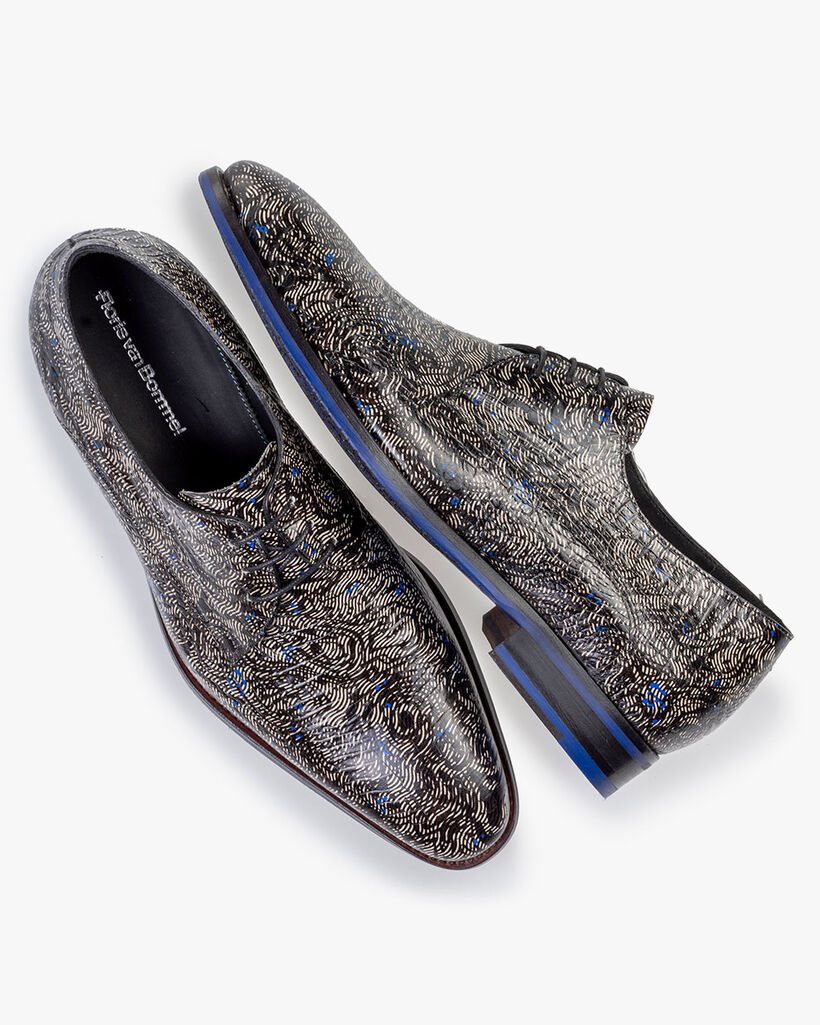 Lace shoe reptile print