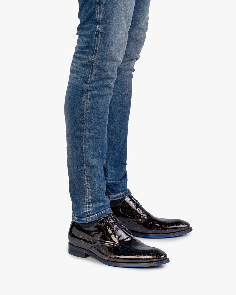 Lace shoe grey patent leather