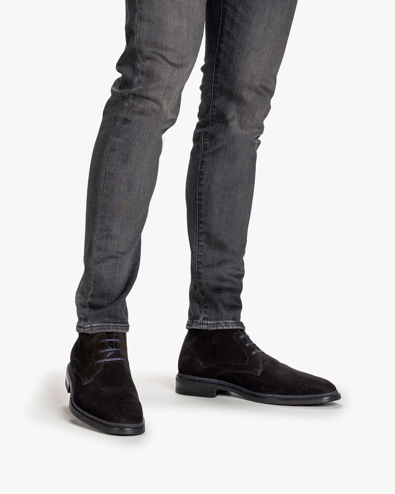 Lace boot suede black