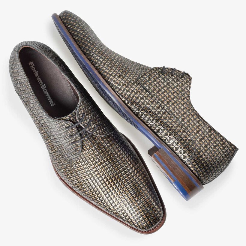 Bronze-coloured calf’s leather lace shoe with structural pattern