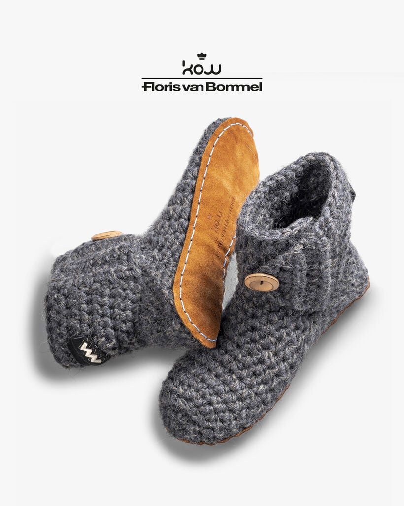 Kingdom Of Wow pantoffels donkergrijs