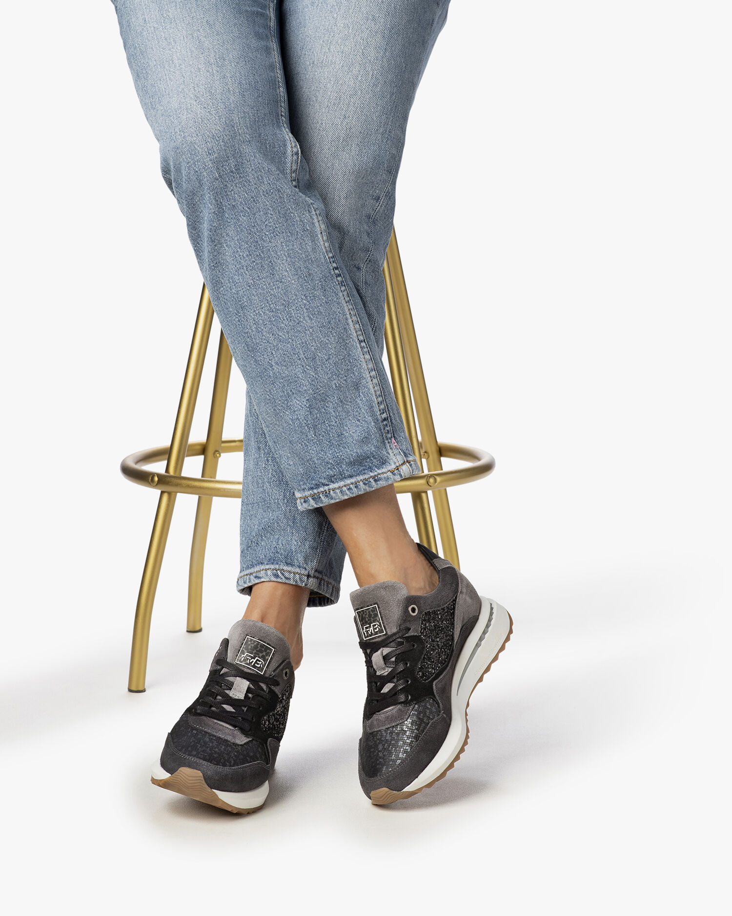Donkergrijze sales sneakers dames