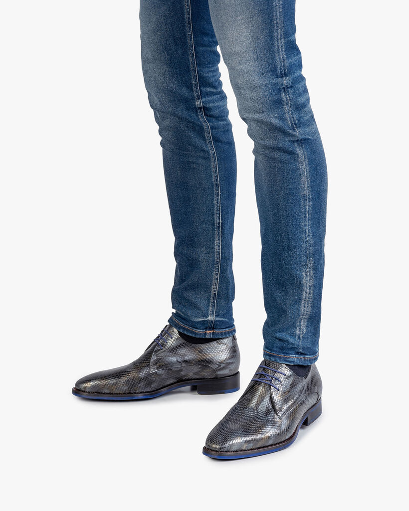 Lace shoe metallic grey