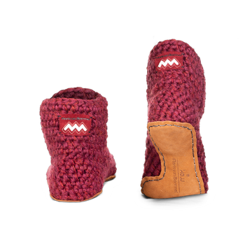 Kingdom of Wow home slippers red