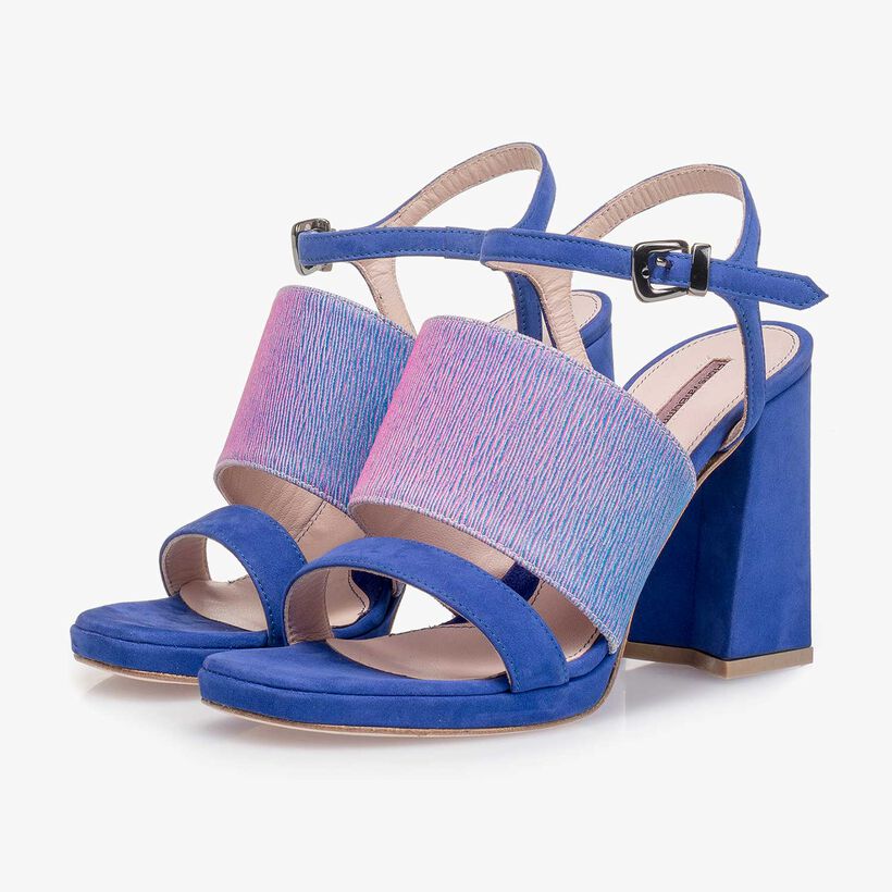 Blauwe suede sandaal met hak met lila print