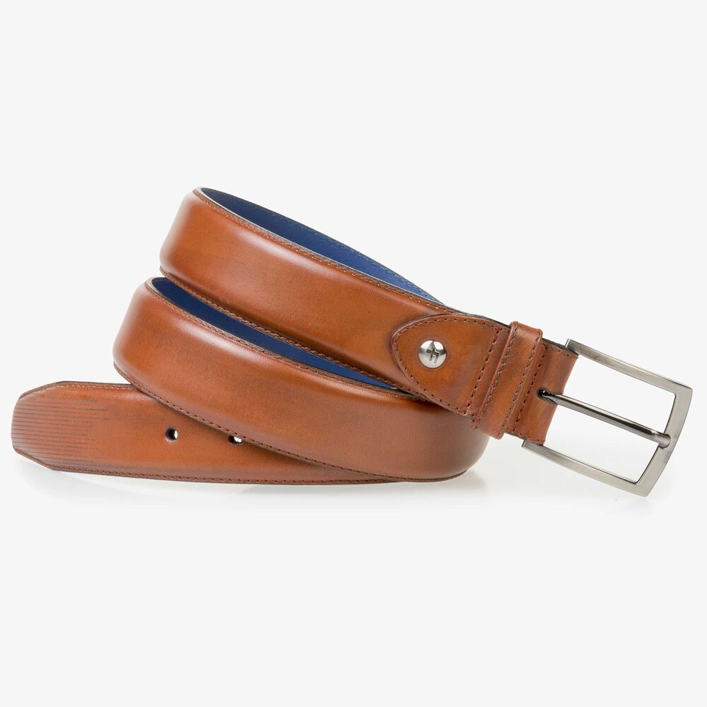 Cognac-coloured calf leather belt with fine lines
