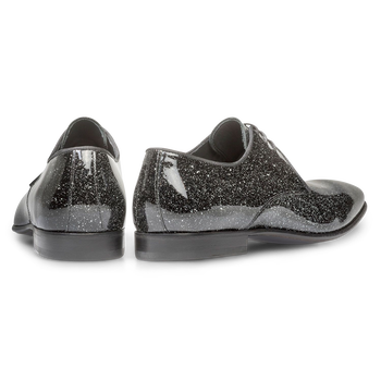 Zwarte lakleren veterschoen met print