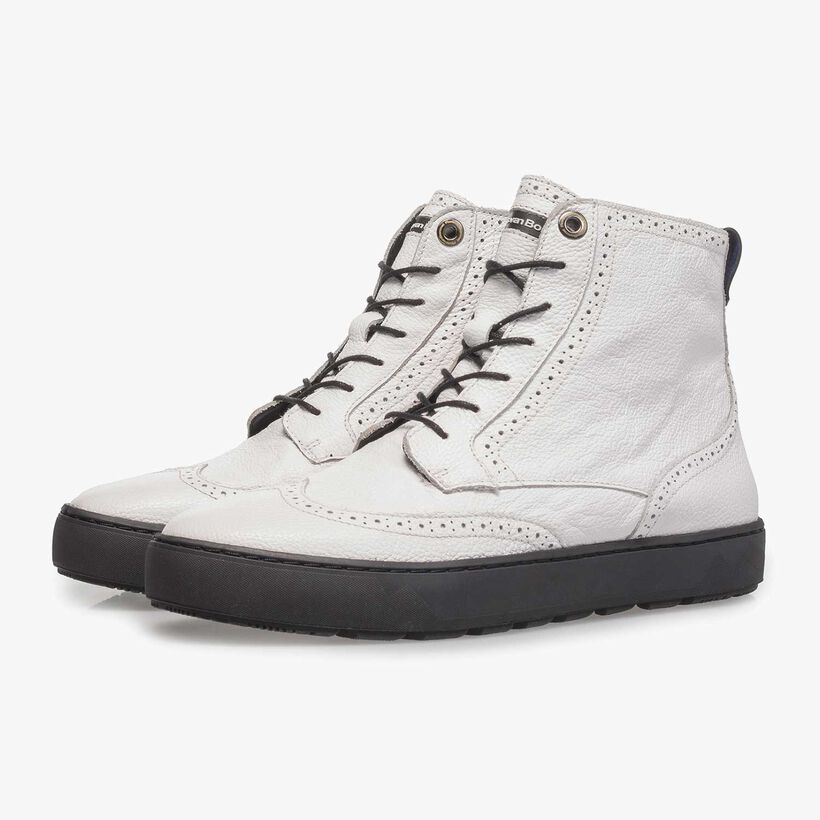 White mid-high sneaker with structured leather