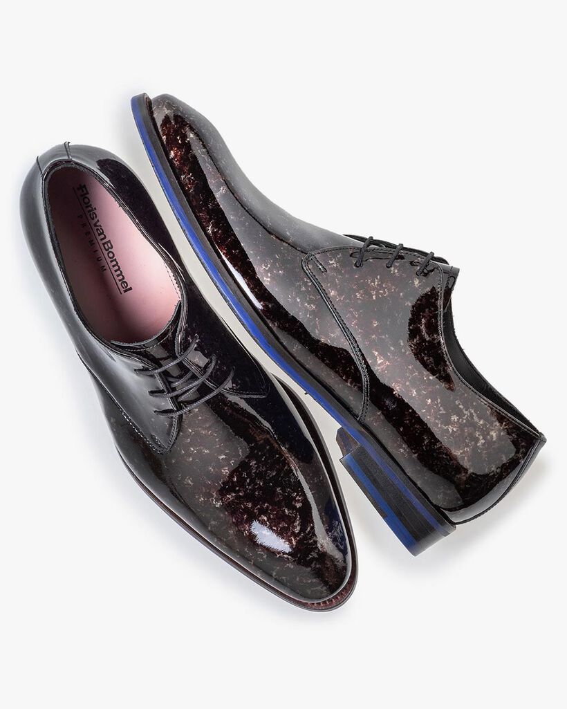 Lace shoe grey patent leather