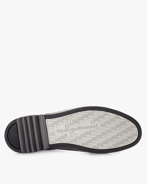 Sneaker grey suede leather