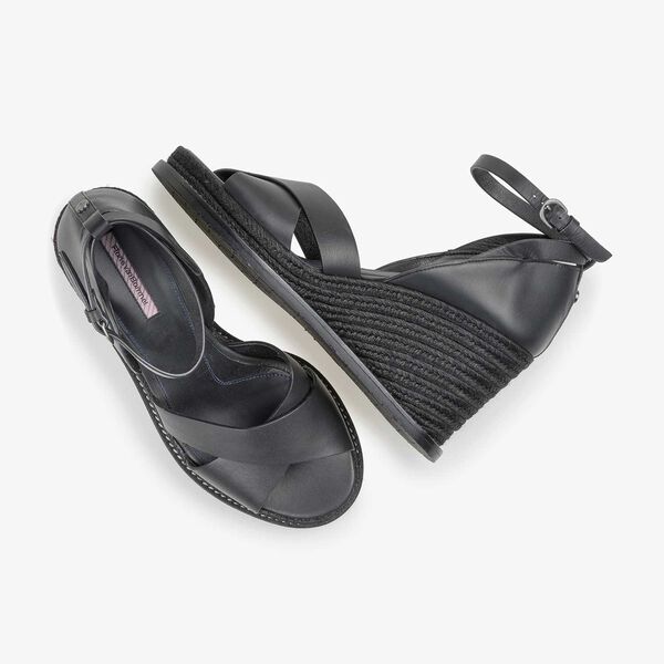 Zwarte sandaal met sleehak