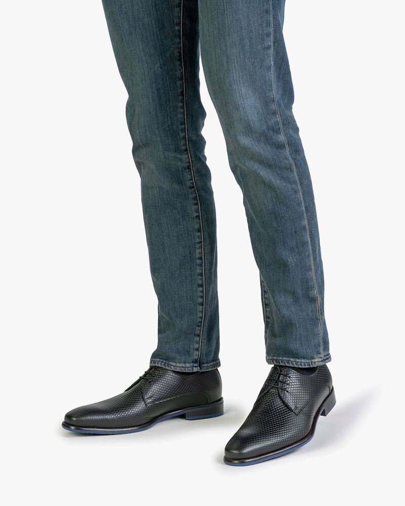 Lace shoe with print black