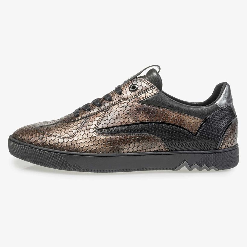 Brown leather sneaker with metallic print