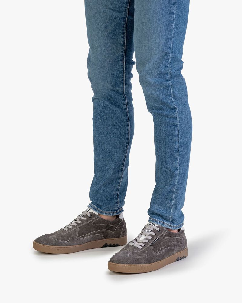Sneaker grey suede leather