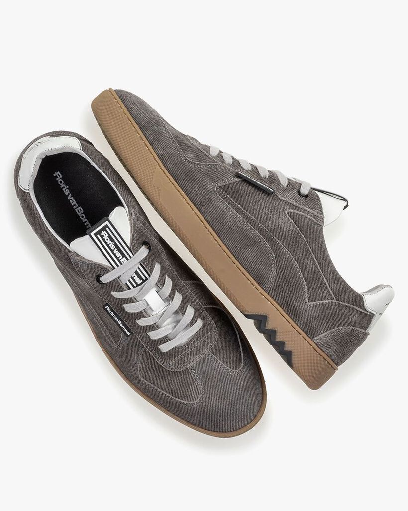 Sneaker grey suede leather