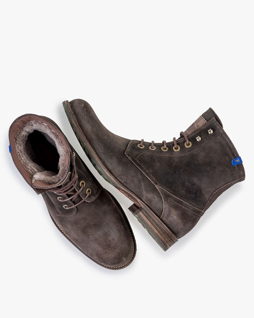 Gevoerde veterboot su&egrave;de bruin