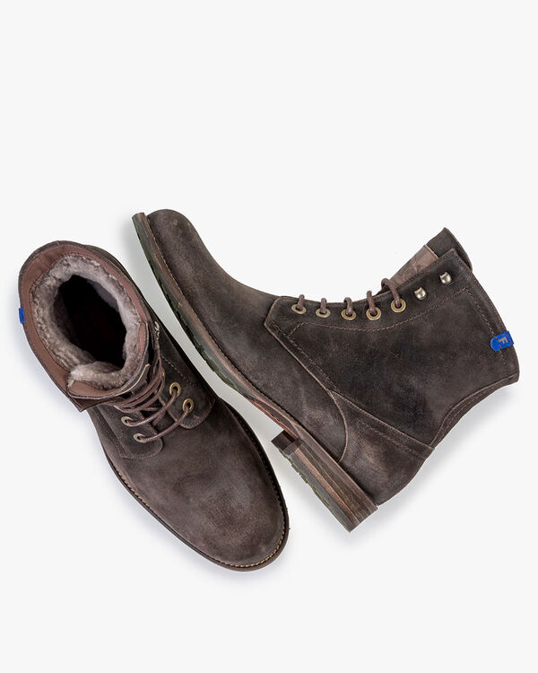 Gevoerde veterboot su&egrave;de bruin