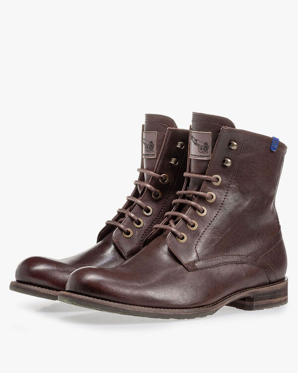 Wolgevoerde veterboot bruin