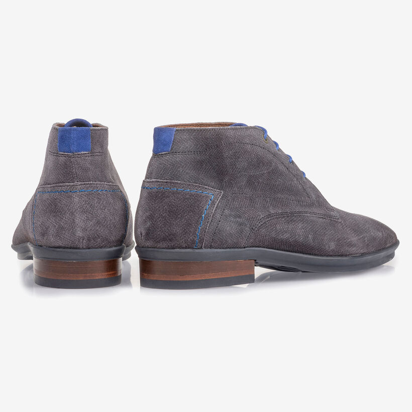 Donkergrijze su&egrave;de veterboot met print