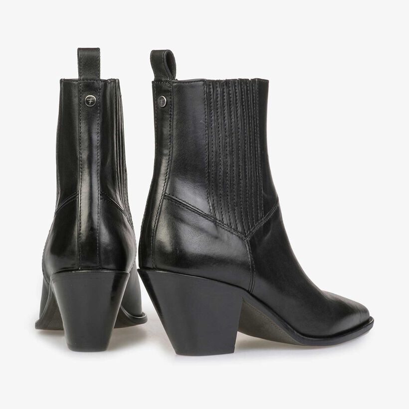 Black calf’s leather Chelsea boot