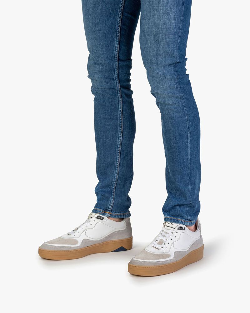 Sneaker su&egrave;de wit