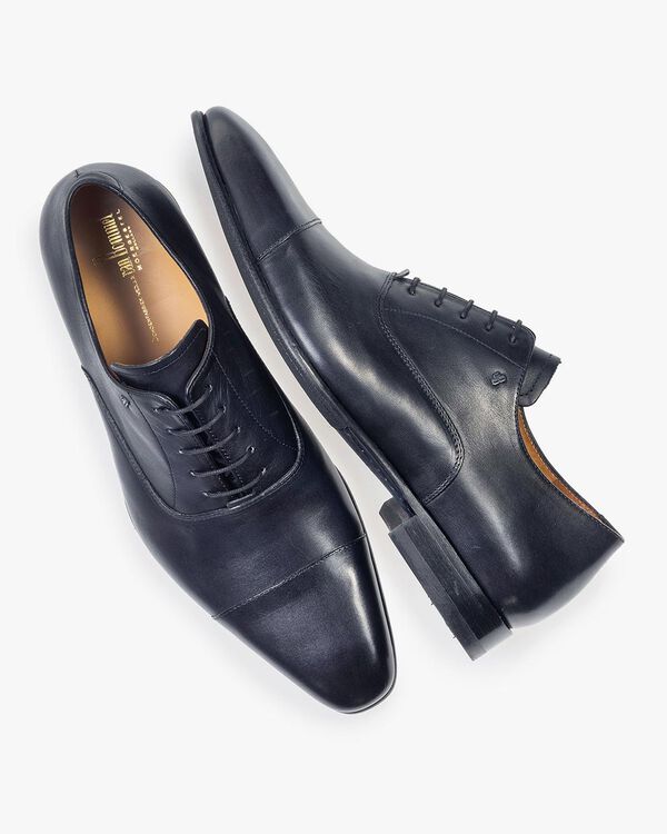 Donkerblauwe kalfsleren veterschoen