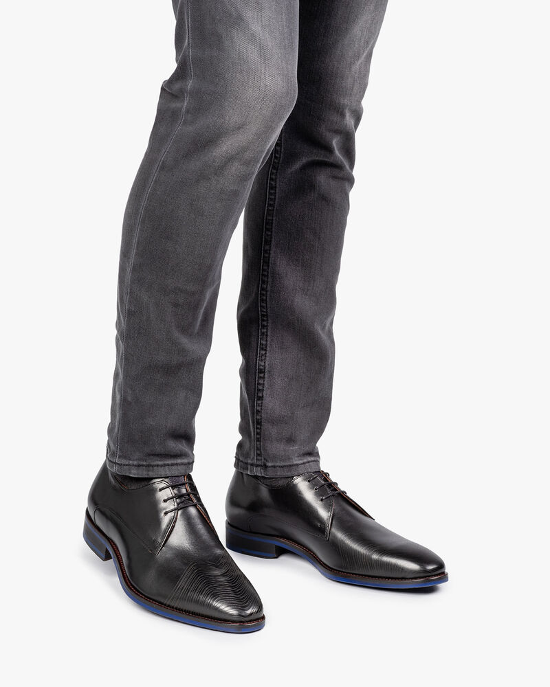 Zwarte leren veterschoen