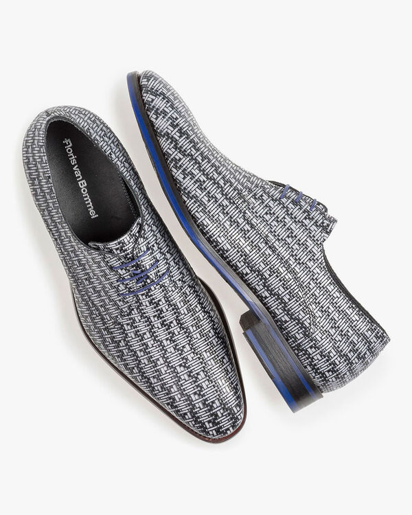 Grey lace shoe with a black graphic print