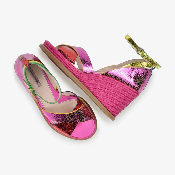 Roze metallic leren sandaal met craquelé effect