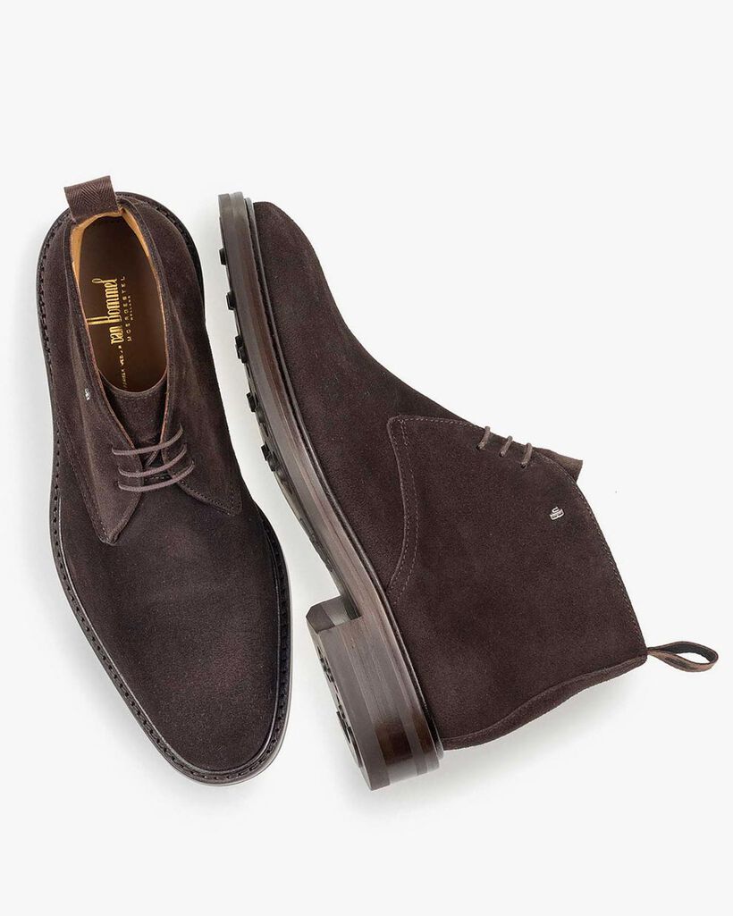 Donkerbruine su&egrave;de veterboot