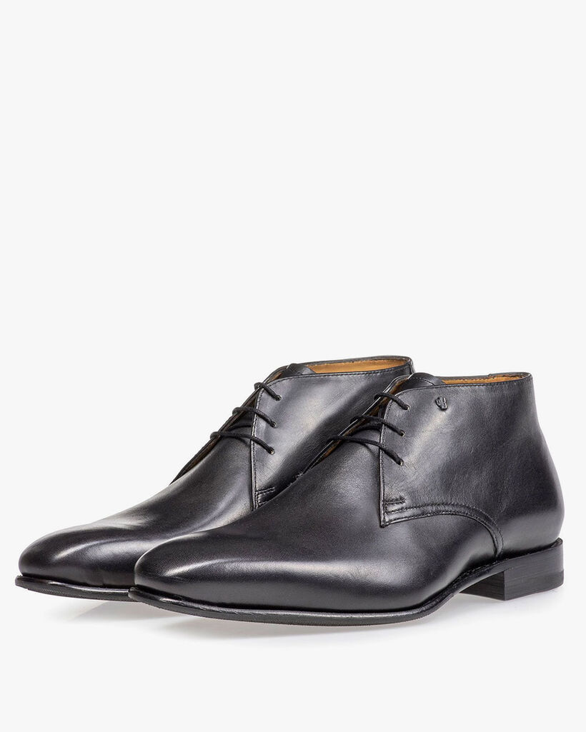 Black calf leather lace shoe